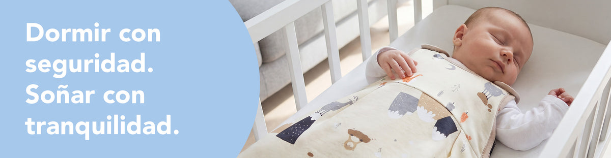 Saco de dormir Newborn Slumbersac con bebé dormido como ejemplo de sueño seguro