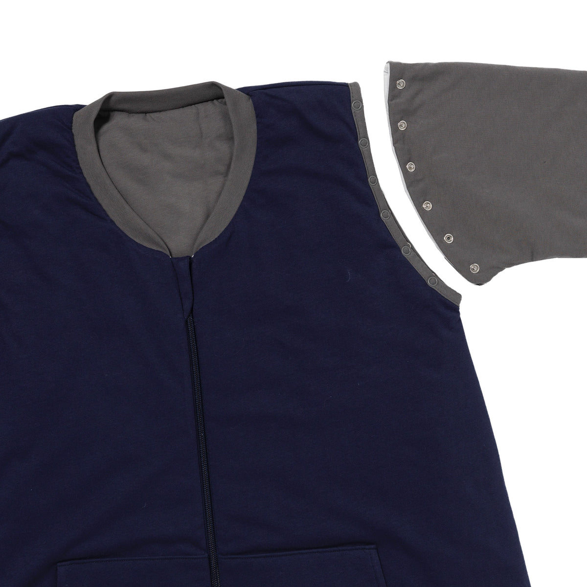 Saco de dormir con pies y suelas antideslizantes y mangas para adultos 1.0 TOG_Gris Marino_zona del brazo_1190