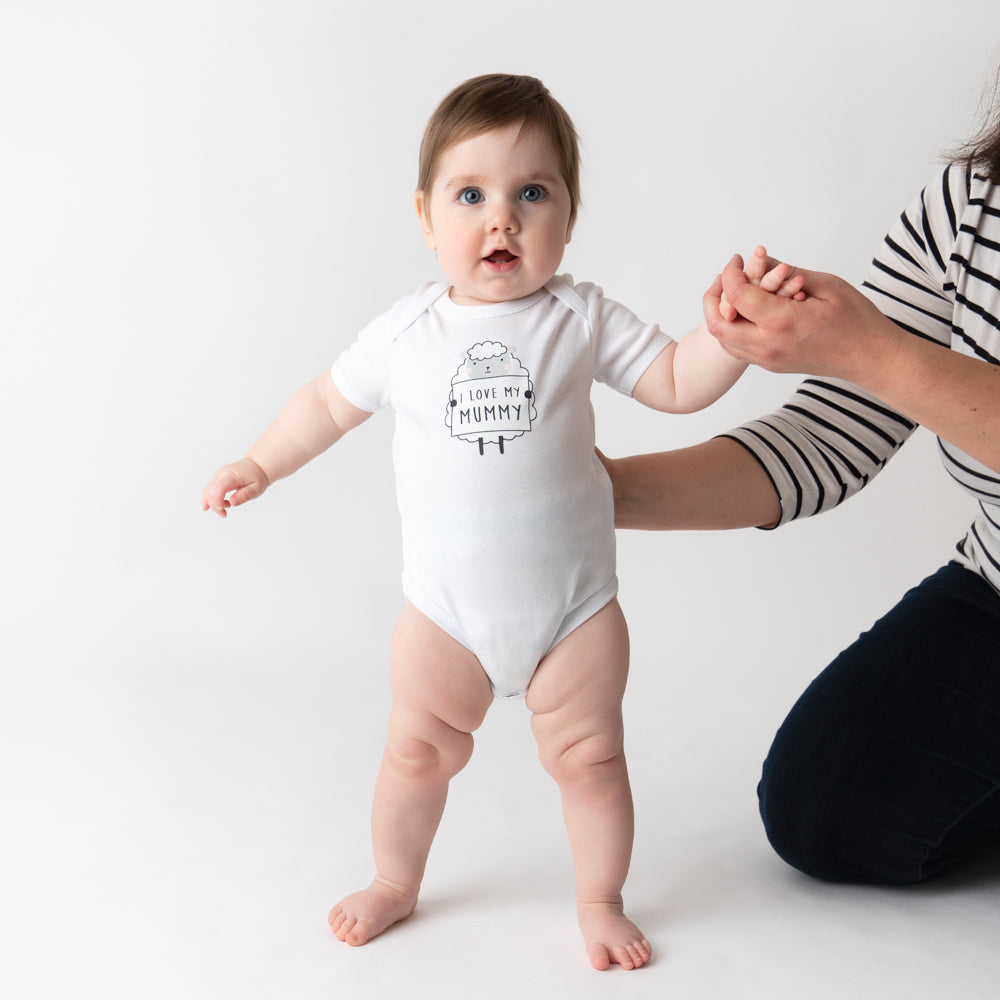 Body para bebé con mensaje de algodón orgánico_I Love My Mummy_3_431